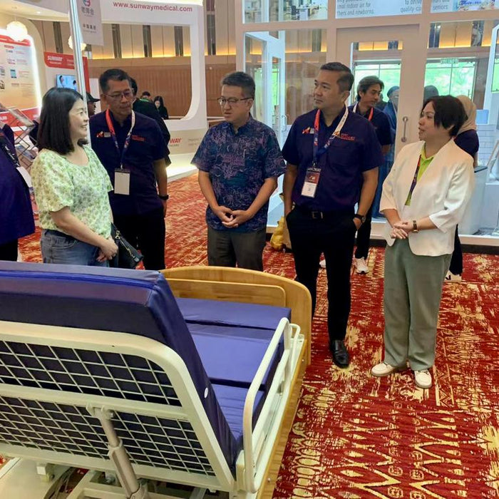 Minister Liew Chin Tong MITI visit Expo iElder