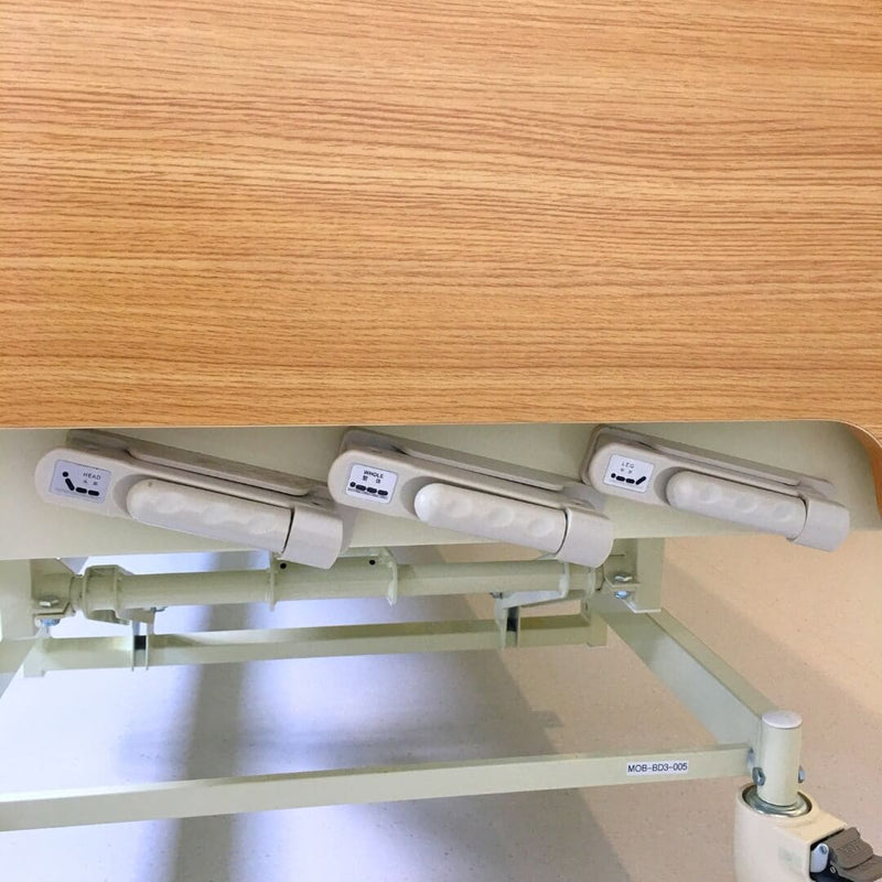 手动木质三曲柄病床 | AIM Healthcare