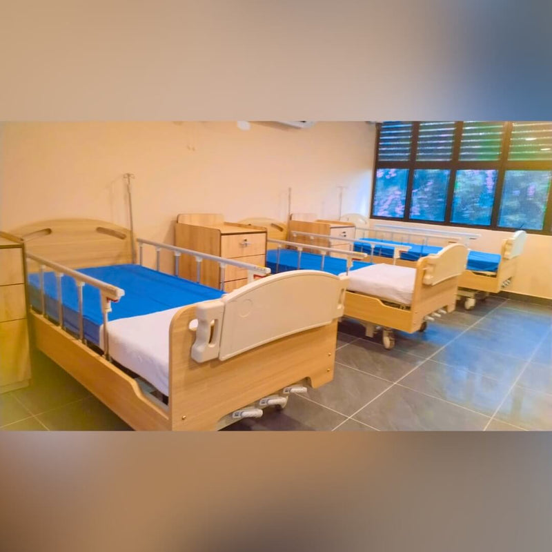 手动木质三曲柄病床 | AIM Healthcare